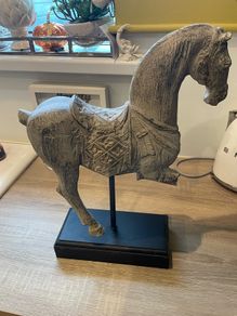 horse statue