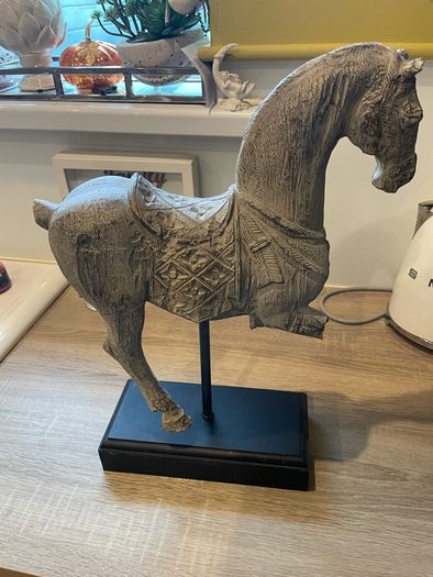 horse statue