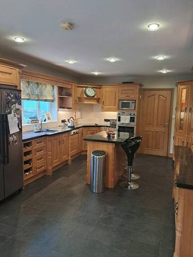 Oak kitchen with granite worktop.  Price drop