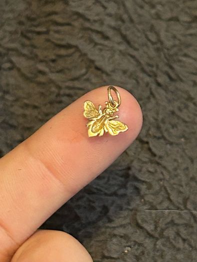 14k solid yellow gold (stamped) bee charm