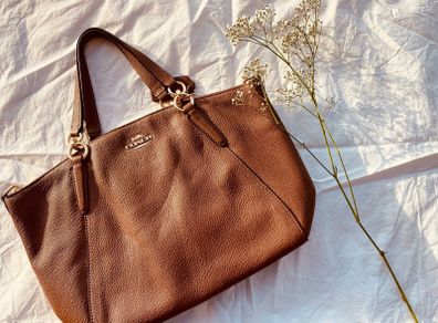 Coach Kelsie Satchel  in Pebble Leather Crossbody Bag Medium Size, colour caramel, cards, dust bag included.