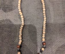 Costume jewellery necklace