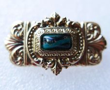 Vintage gold tone brooch with Green Faceted Stone