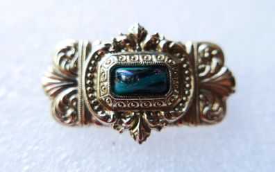 Vintage gold tone brooch with Green Faceted Stone