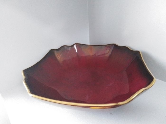 Crown Devon Shallow Burgundy Bowl