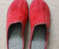 Red ladies slippers, size 37