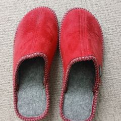 Red ladies slippers, size 37