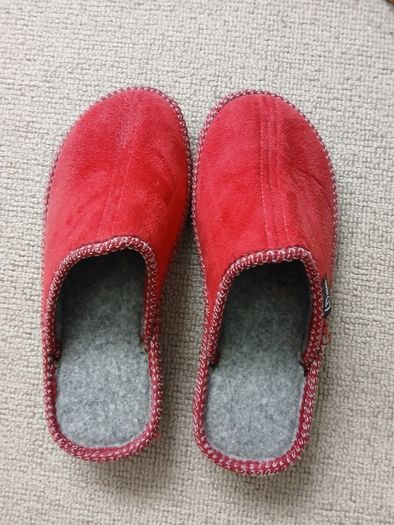 Red ladies slippers, size 37