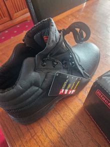 Boots steel toe