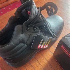 Boots steel toe