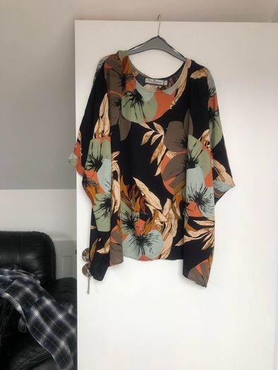 womens oversized top.size 16-20