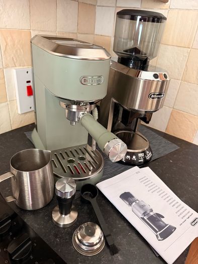 De'Longhi Dedica Espresso Machine Dedica Coffee Grinder Set