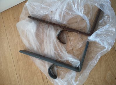 Iron brackets 2x