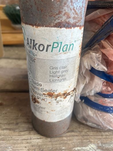 Free cement colouring