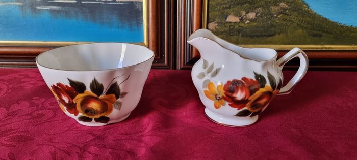 21 Piece Royal Tara Bone China Gold Gilt Red And Yellow Floral Tea Set For 6 Person Setting Made in Ireland