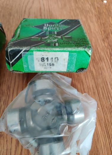 Land Rover Defender - 2 x Hardy Spicer Universal Joints ( 18110 HS195)