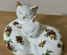 Royal Albert Old Country Roses sleeping kittens