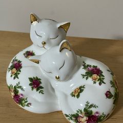 Royal Albert Old Country Roses sleeping kittens