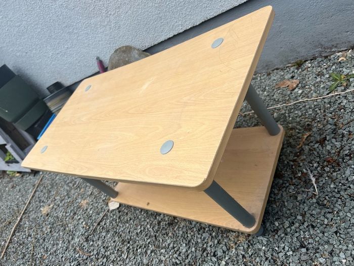 Small table/tv unit free
