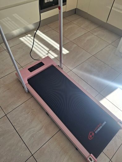 Pink treadmill 1-10km/hr - like new!