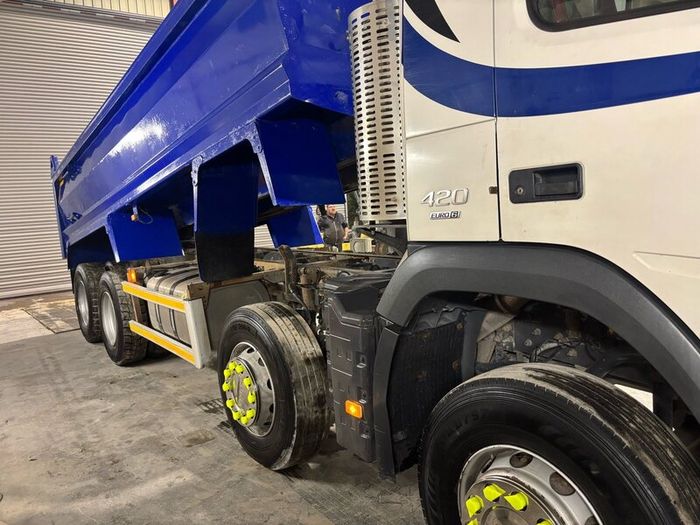Volvo FMX 420 8x4 Tipper