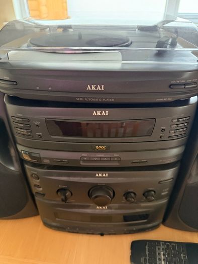 AKAI AX-590 stereo system
