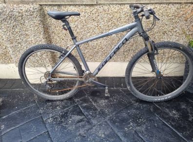 bike carrrera needs fixing