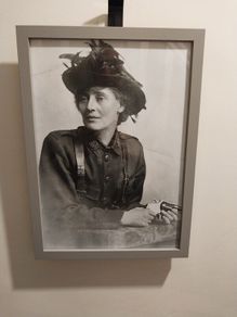 A4 Framed Black And white Of Irish heroes Constance Markiezvicv rd discrip 1/3