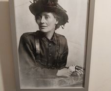 A4 Framed Black And white Of Irish heroes Constance Markiezvicv rd discrip 1/3