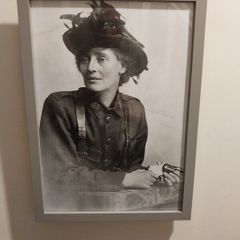 A4 Framed Black And white Of Irish heroes Constance Markiezvicv rd discrip 1/3