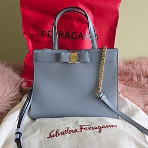 Vara bag Ferragamo new