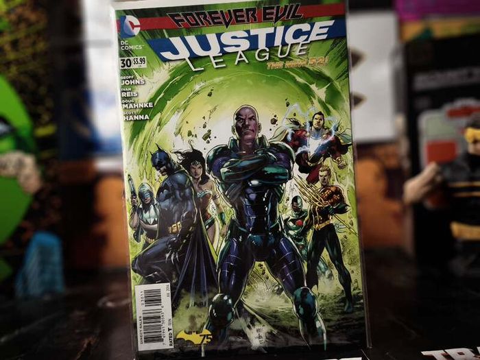Justice League ! Issue #30 ! Cameo Appearance of Jessica Cruz as Power Ring ! 2014 ! by DC Comics !