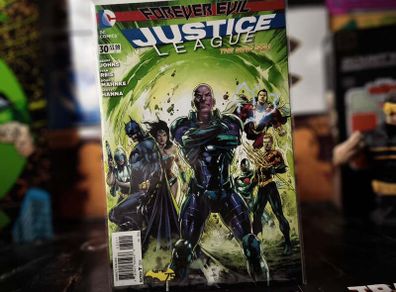 Justice League ! Issue #30 ! Cameo Appearance of Jessica Cruz as Power Ring ! 2014 ! by DC Comics !