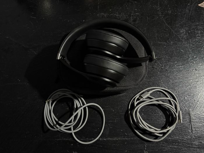 Beats Solo 4 Wireless Headphones. Black. Under Warranty!
