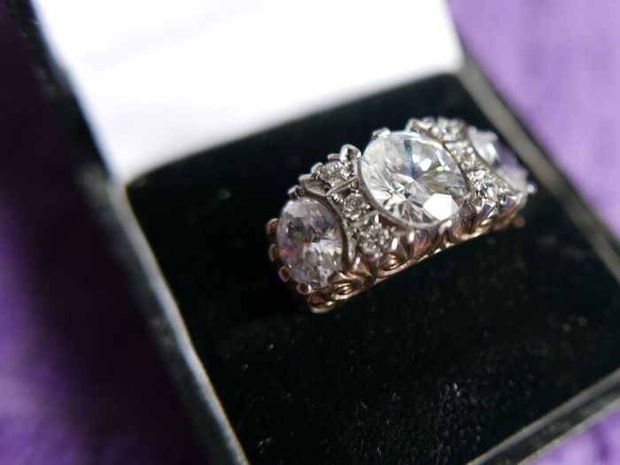 Vintage 9ct Solid Gold 375 Beautiful Trilogy Ring 10,2g