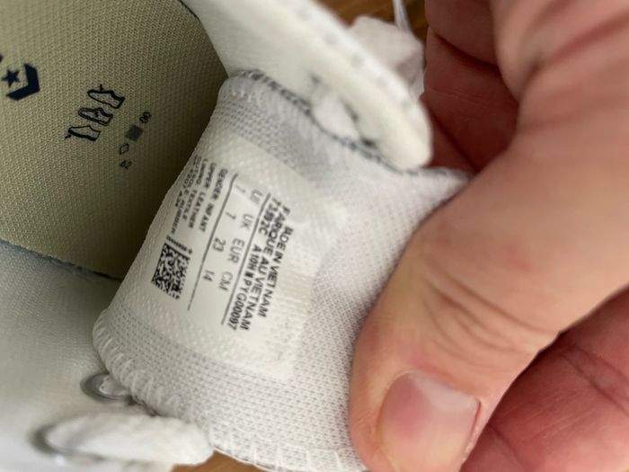 Converse kids shoes white (UK 7, EU 23)