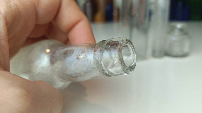 495 - Set of 6 Vintage Clear Glass Screw Cork Top Collectible Decorative Bottles and Jars