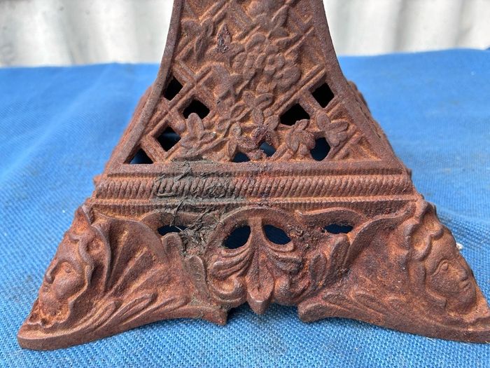 Very decorative cast iron oil lamp base