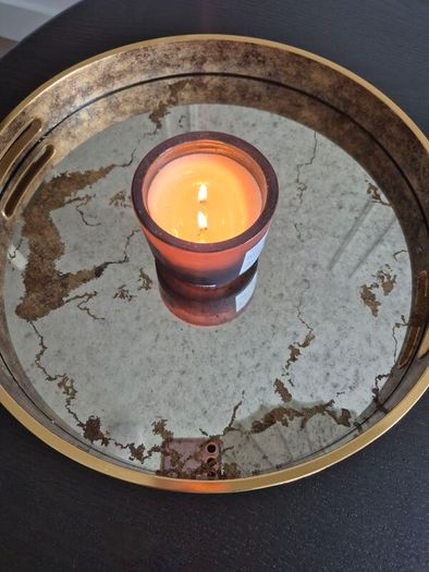 Mirrored tray