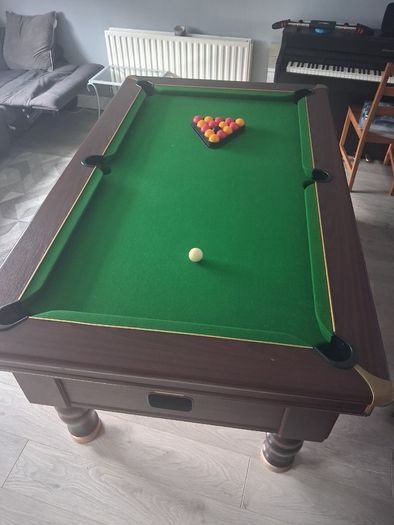 Pool table