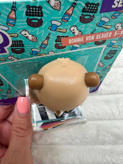 Littlest Pet Shop Bonnie Von Beaver 1-135 LPS Please see pictures