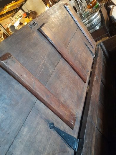 Antique Coffer / Mule Cest