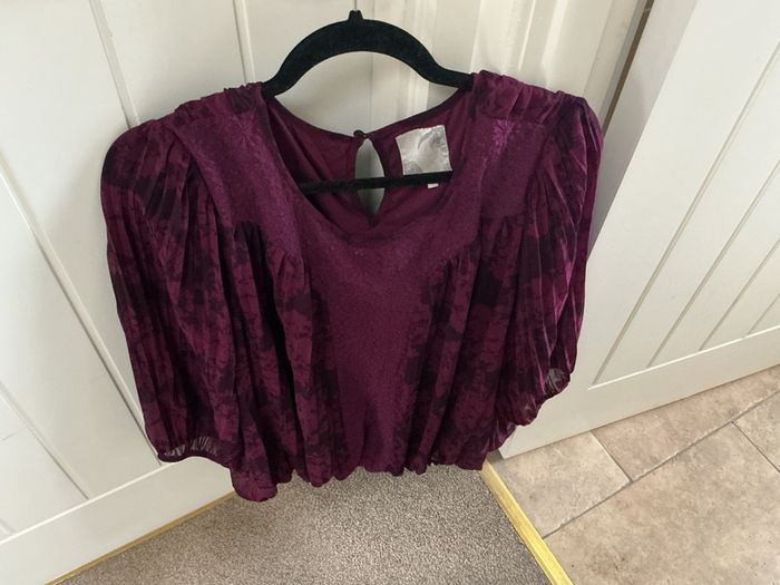 Ladies top size 18