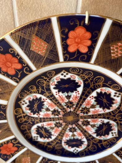 1128 a"Old Imari" pattern 11" Wall plate