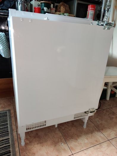 Kenwood Integrated Under Counter Large Fridge  131L  Fully Working