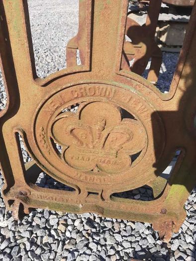 Antique mangle excellent condition delivery available
