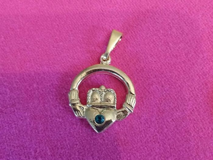 Gold tone claddagh charms