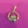Gold tone claddagh charms Image 2