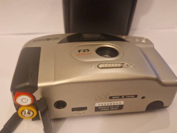 Vintage Minolta F25 Autoflash 35mm Film Camera Tested Working with Case