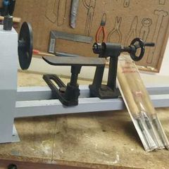 Wood lathe with set of chisels